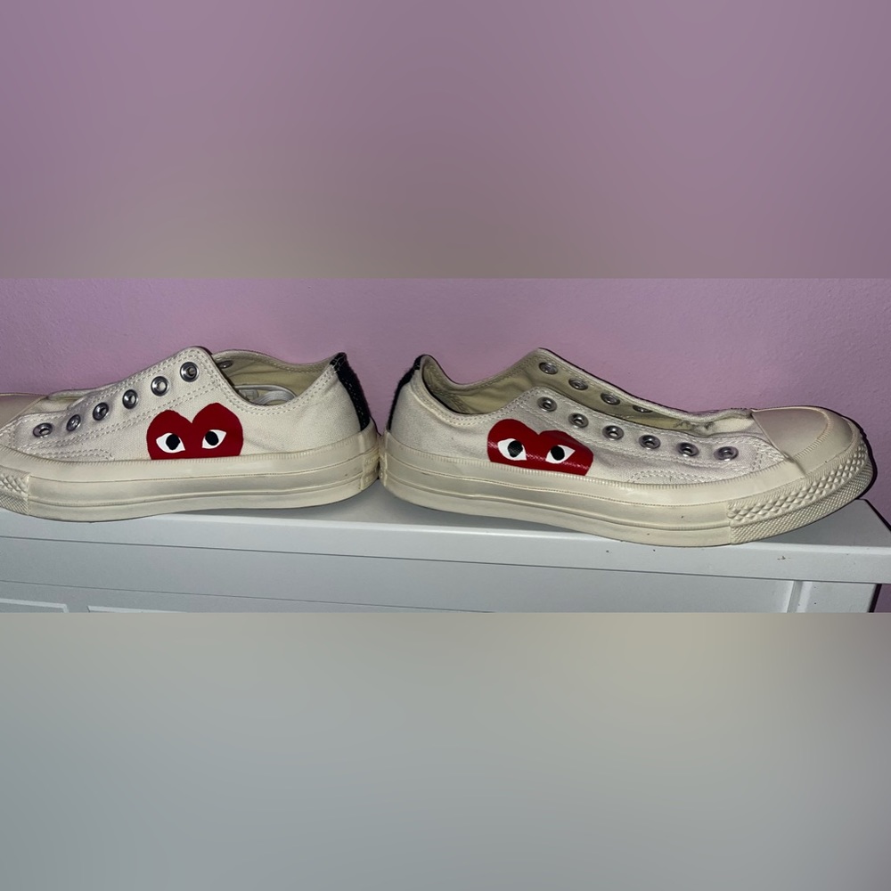 COMME DES GARCONS PLAY
Converse Large Emblem Low Top Canvas Sneakers